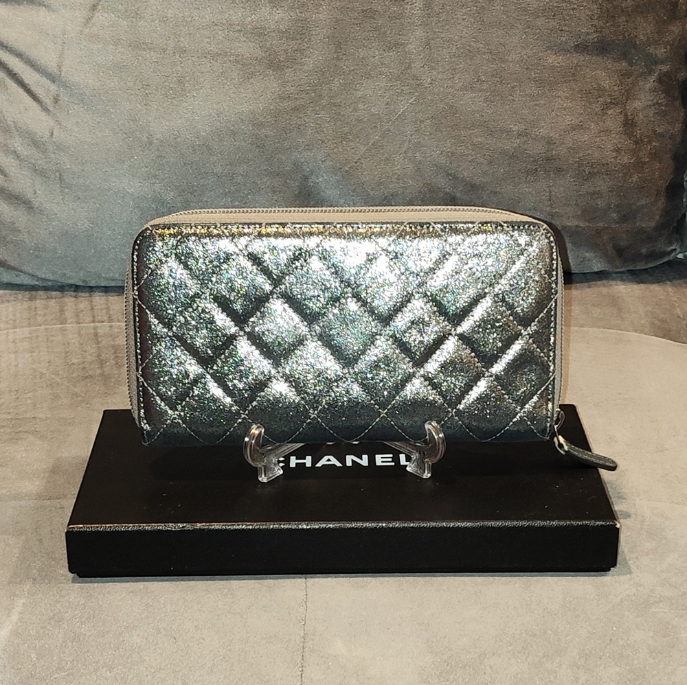 EUC Chanel Iridescent Calfskin Quilted Tartan Button Zip Around Long Wallet - Picture 10 of 16
